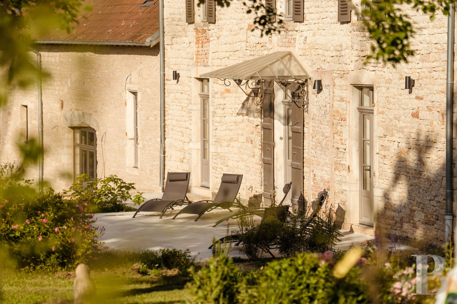 En Saône-et-Loire, dans le village de Lancharre, deux maisons du 17e siècle dans un domaine dédié à la villégiature - photo  n°26